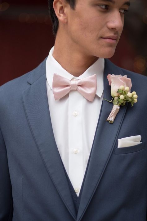 Charcoal Groomsmen, Blue Suit Bow Tie, Slate Blue Suit, Chambelanes Outfits, Groom Blue Suit, Groom Bowtie, Pink Bow Tie, Wedding Blue, Wedding Colors Blue