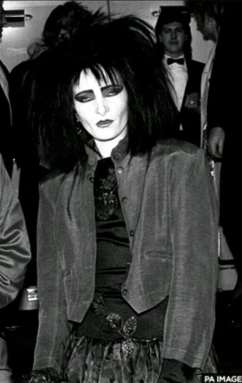 Her majesty the Queen, Siouxsie Sioux... Siouxsie Sioux 80s, 80s Grunge, Siouxsie And The Banshees, 80s Goth, Siouxsie Sioux, Goth Bands, Female Icons, 80s Punk, Goth Music