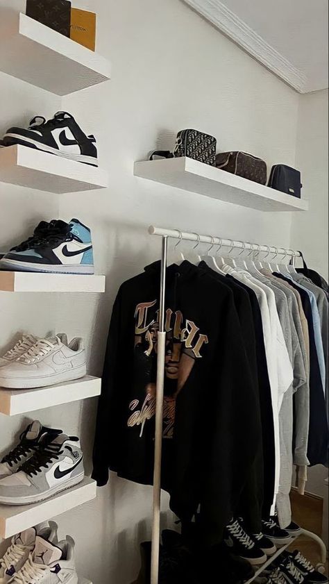 Mens Room Decor, Sneakerhead Room, Mens Bedroom Decor, Hypebeast Room, Mens Bedroom, Dekorasi Kamar Tidur, Bedroom Setup, Room Redesign, Simple Room