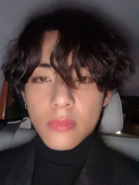 #V #Bts Bts Selca, Taehyung Selca, V Bts Wallpaper, Kim Taehyung Wallpaper, Frank Sinatra, Daegu, V Taehyung, Foto Bts, Bts Photo