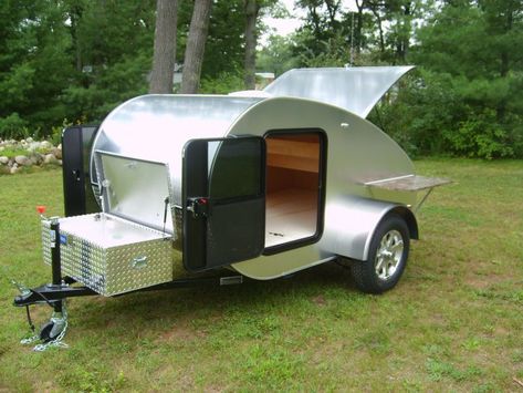 Teardrop Camper Interior, Eriba Puck, Building A Teardrop Trailer, Teardrop Camper Plans, Mini Caravan, Teardrop Caravan, Teardrop Camping, Teardrop Camper Trailer, Tiny Camper