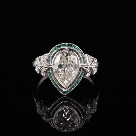 Halo Engagement Ring Emerald, Emerald Halo, Diamond Ring Vintage, Edwardian Ring, Art Deco Wedding Rings, Baguette Diamond Rings, Ring Halo, Retro Ring, Pear Cut Diamond