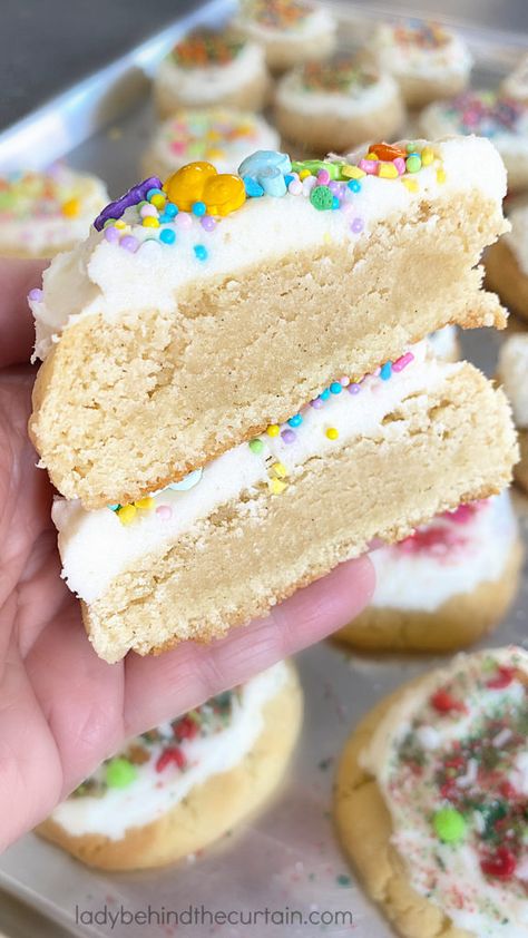 Levain Sugar Cookie Recipe, Sugar Cookie Bread, Cookies For Days, Thick Sugar Cookie Recipe, Dunkaroo Cookies, Stuffed Sugar Cookies, Sugar Cookie Desserts, Bakery Style Cookies, Crumble Cookie