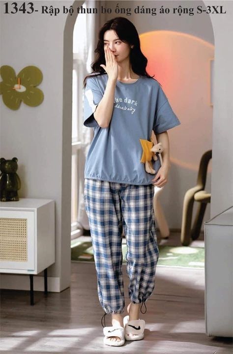 Female Pijama, Lounge Wear Aesthetic, Cozy Home Outfit, Night Sleep Dress, Sims Challenge, Skirt Streetwear, Preteen Fashion, Faux Calligraphy, Comfy Casual Outfits