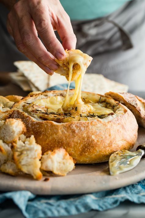 The ultimate holiday party appetizer. Baked Brie in a Sourdough Bread Bowl! Topped with brown sugar and white wine this may be the best way to eat cheese ever!! Foodness Gracious Holiday Party Appetizers, Fest Mad, Brie Recipes, Pain Au Levain, Bread Bowl, Baked Brie, Party Appetizer, Cheese Appetizers, Bread Bowls