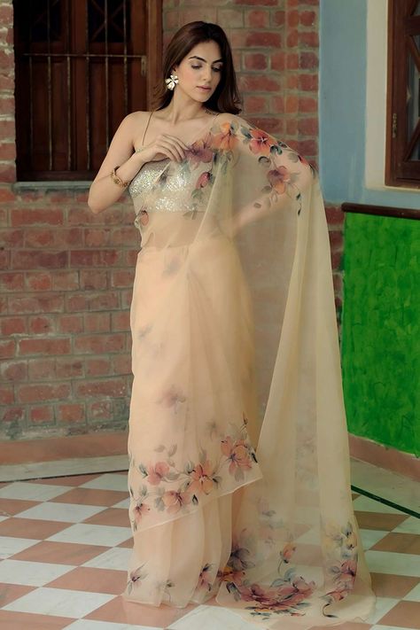 Hand Painted Saree, Painted Saree, Saree Painting Designs, Surbhi Jyoti, Saree Floral, Hand Painted Dress, Hand Painted Clothing, Indian Saree Blouses Designs, Hand Painted Sarees