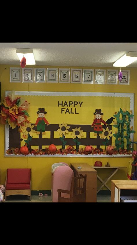 Bulletin Board Ideas Fall Preschool, Fall Board Ideas For Classroom, Fall Truck Bulletin Board, Fall Poster Board Ideas, Fall Bulliten Boards For School, Fall Boards For Preschool, September Bulletin Board Ideas Daycare, Autumn Bulletin Board Ideas, Fall Bulletin Board Ideas For School