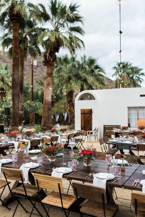 this-korakia-pensione-wedding-is-full-of-palm-springs-vacation-vibes-21 Palm Springs Backyard, Palm Springs Wedding Venues, Korakia Pensione, Wedding Locations California, Palm Springs Vacation, Tablescape Inspiration, California Wedding Venues, Palm Springs Wedding, Spring Vacation