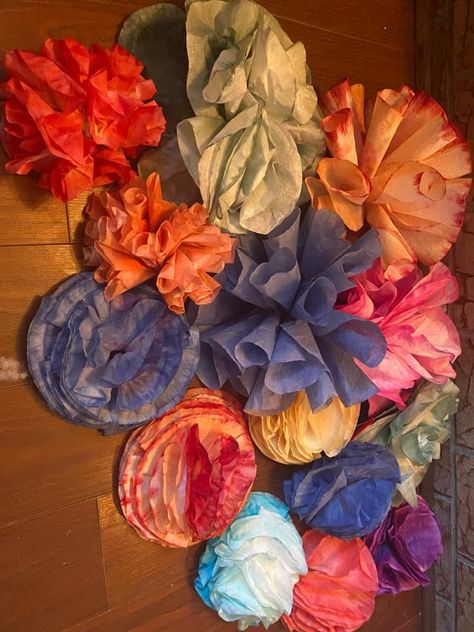 How to Make a Coral Reef Coral Reef Tissue Paper, Diy Coral Reef Decorations Tissue Paper, Coral Reef Diy Under The Sea, Coral Reef Coffee Filters, Diy Coral Reef Decorations How To Make, Coral Reef Display, Crepe Paper Coral Reef, Tissue Paper Coral Reef, Coral Reef Bedroom