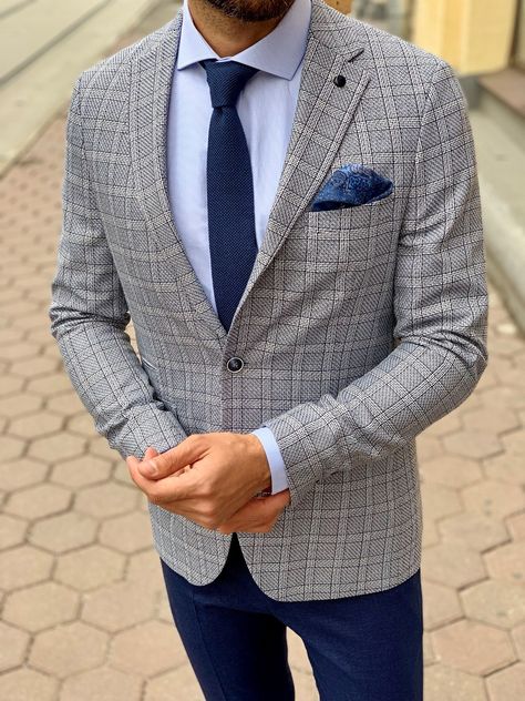 Grey Jacket Outfit Men, Check Blazer Outfit, Grey Jacket Outfit, Stylish Mens Suits, Blazer Outfits Men, Outfits Hombre, Men's Bracelets, Grey Jacket, Checked Blazer