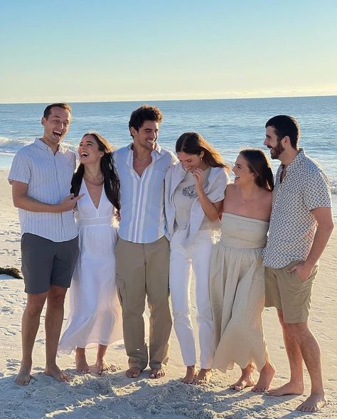 Group Of Friends Aesthetic Beach, Family Trip Aesthetic, Billionaire Family, Bali Photoshoot, Classic Wallpaper, Beach Photography Poses, Sunset Cruise, Group Of Friends, Photo Outfit