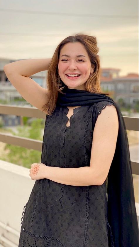 Sleeveless Kurti Designs, Hania Amir Dresses, Aiza Awan, Haniya Amir, Hania Aamir, Game Portal, Html 5, Hania Amir, Velvet Dress Designs