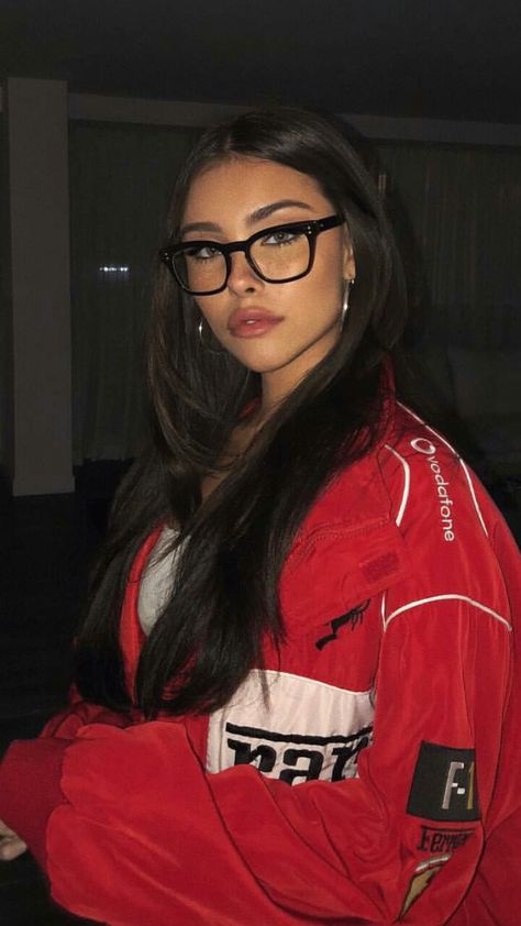 Madison Beer Makeup, Madison Beer Hair, Estilo Madison Beer, Madison Beer Style, Madison Beer Outfits, Beer Outfit, Mode Chanel, Grunge Look, Wearing Glasses