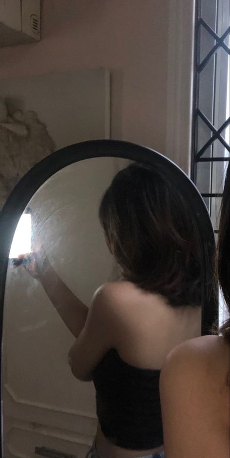 Short Hair Fake Pic, Pretty Selfies Short Hair, Short Hair Prank, Mirror Selfie Short Hair, No Face Pictures, Arcade Fashion, Hair Mirror, Fake Photo Short Hair, Short Hair Tomboy