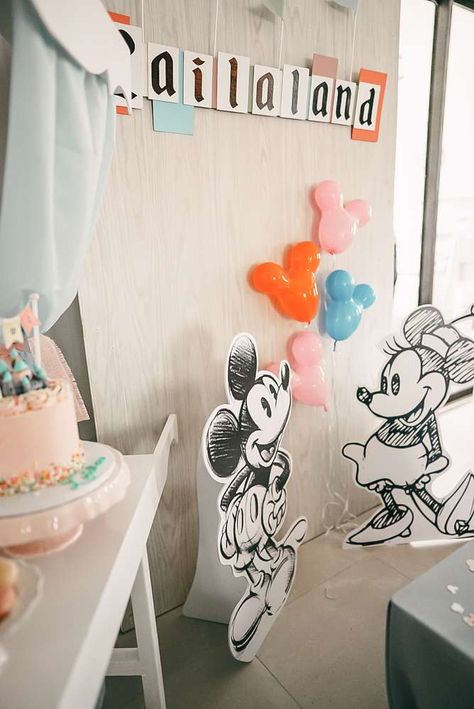 Lailaland | CatchMyParty.com Disney 2 Birthday Party, Vintage Minnie Birthday Party, Vintage Disney World Party, Vintage Disneyland Party Decorations, Vintage Mickey And Minnie Birthday Party, Vintage Disney Party Ideas, Vintage Disneyland First Birthday, Disney World Themed Birthday Party For Boys, Vintage Disney World Birthday Party