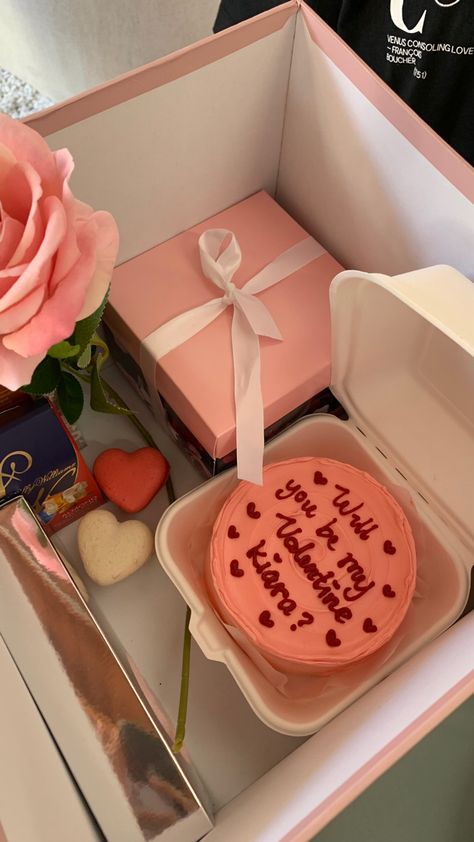 Valentine Gift Aesthetic, Hadiah Aesthetic, Regalo Aesthetic, Regalos Aesthetic, Diy Birthday Gifts For Friends, Creative Gifts For Boyfriend, Bf Gifts, Diy Gifts For Him, Gift Inspo