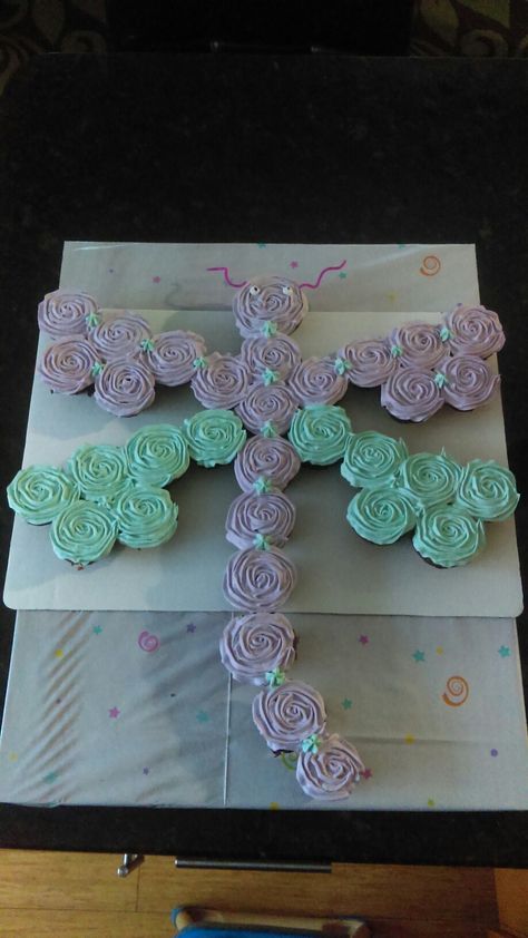 Dragonfly Birthday Cake, Dragonfly Baby Shower Ideas, Dragonfly Food, Dragonfly Theme Party, Dragonfly Cupcakes, Dragonfly Birthday Party, Ladybug Baby Shower Theme, Dragonfly Cake, Insect Party