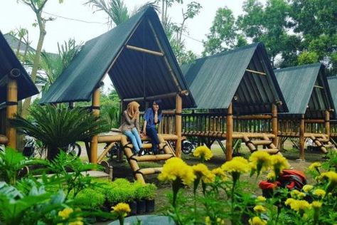 Alamat dan Harga Tiket Masuk Kebun Bibit Kediri, Rest Area Yang Penuh Pesona - Daka Tour Cafe Design Inspiration, Outdoor Restaurant Patio, Resort Decor, Coffee House Design, Bamboo Architecture, Shed To Tiny House, House Shed, Rest House, Hotel Room Design