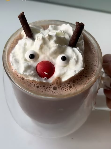 Frozen Cream Rudolph, Reindeer Food For Christmas, Squirty Cream, Hot Chocolate Treats, Chocolate Toppers, Reindeer Hot Chocolate, Candy Eyes, Homemade Hot Cocoa, Frozen Christmas