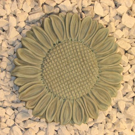 Sunflower Stepping Stone Sunflower Stepping Stone, Stone Concrete, Garden Stepping Stones, Sunflower Garden, Garden Steps, Lawn Ornaments, Stones Diy, Crushed Stone, Natural Area Rugs