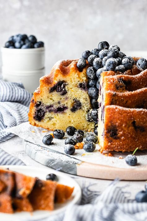 An Italian orange cake recipe with blueberries. This Italian-style breakfast and rose shaped cake is incredibly moist and delicious. It makes a spectacular looking dessert for just about any occasion. Orange And Blueberry Cake, Blueberry Orange Cake, Italian Breakfast Cake, Orange Blueberry Cake, Italian Orange Cake Recipe, Forage Recipes, Recipe With Blueberries, Orange Cakes, Orange Birthday Cake