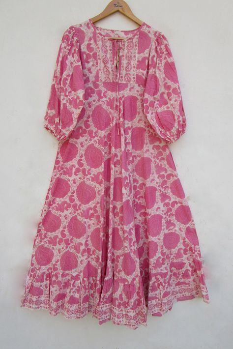 "ITEM DESCRIPTION queen pink paisley printed cotton long maxi dress - Henley neckline with cotton ties maxi dress - 3/4th sleeve maxi dress Features: 3/4th sleeve, Henley neck, Long dress Material: Cotton cambric Fabric: 100% cotton soft light weight ethnic print fabrics  Sleeve Length = 18 inch For more sizes & their measurement, please refer our below chart to understand the sizes variations available with us For your size requirement, please mention your size in seller note at the time of buy Lace Dress Design, Trendy Shirt Designs, Tie Maxi Dress, Cotton Long Dress, Pakistani Dresses Casual, Modest Dresses Casual, Floral Cotton Dress, Dress Design Patterns, Designer Dresses Casual