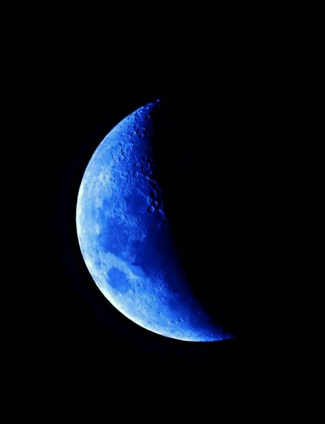 Beautiful moon! Blue Moon Aesthetic, Blue Moon Wallpaper, Dark Blue Moon, Photo Bashing, Sweet Moon, Image Bleu, Dark Beach, Blue Aesthetic Dark, Y2k Background