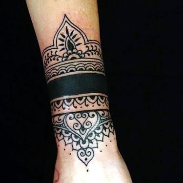 Big Wrist Band Tattoo Idea Tato Mandala, Small Wave Tattoo, Wrist Tattoo Cover Up, Tato Henna, Band Tattoo Designs, Arm Band Tattoo, Wrist Tattoos For Women, Mandala Tattoo Design, Tattoo Cover-up