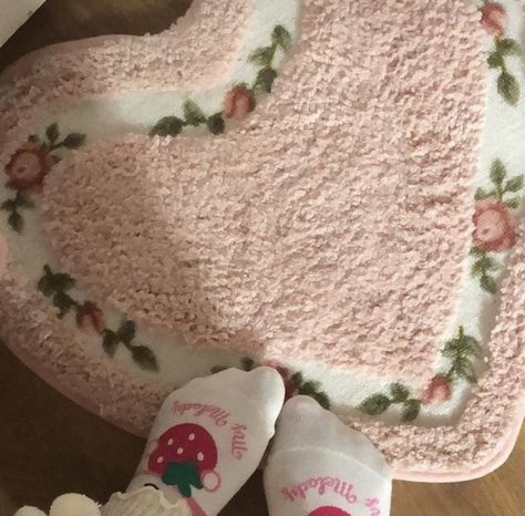 Valentines Room, Toilet Rugs, Bathroom Floor Mats, Shower Toilet, Bathroom Floor Mat, Rose Heart, Rugs Bathroom, Dreamy Room, Rug Pink