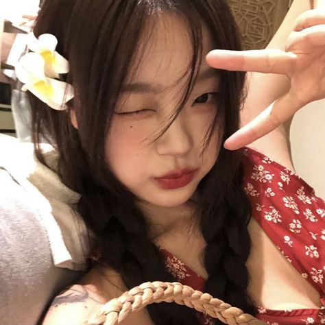 Kooooya_ Icons, Korean Girl Pfp, Hyein Aesthetic, Ulzzang Girl Icon, Fem Icons, Real Anime, Girls World, Cute Poses, Pretty Selfies