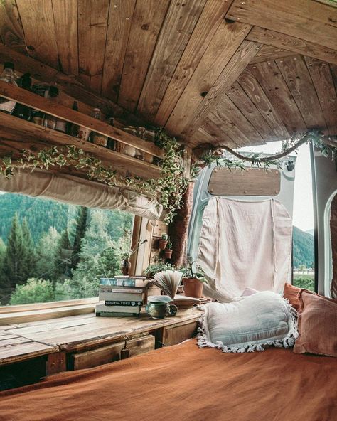 Camper Culture on Instagram: ““A good traveler has no fixed plans, and is not intent on arriving.” – Lao Tzu ⠀ ⠀ Follow: @camper_culture⠀ ⠀⠀ 📸: @parkingonthewildside⠀…” Van Life Aesthetic, Bus Living, Van Life Diy, Bus Life, Van Home, Van Living, Camper Renovation, Van Interior, Travel Van