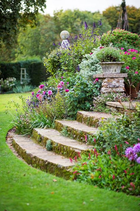 Beautiful stone gardens steps in a sloped cottage garden. Love the potted urn on the stone pedestal. #cottagegarden #englishgarden Stairs House, Stone Steps, Garden Stairs, Stone Stairs, Garden Steps, Garden Park, The Secret Garden, Gorgeous Gardens, English Cottage