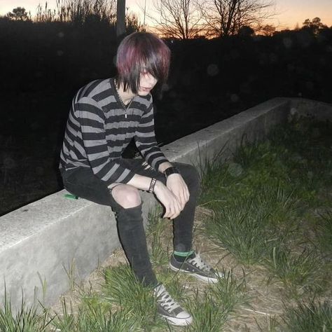 Emo Guy Outfits, 2000s Emo Boy, 2000s Style Outfits, 2000 Emo, Emo Guy, Emo Scene Outfits, Emo Culture, Emo People, Emo 2000s