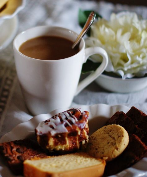 Host a Coffee Get-Together - a southern discourse How To Host A Coffee Party, Coffee Hour Ideas, Coffee Bar Party, Southern Discourse, Coffee Monday, Breakfast Meeting, Fresh Apple Cake, Monday Coffee, Coffee Meeting