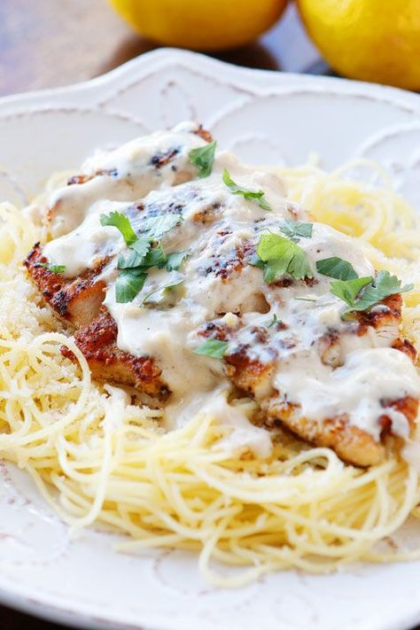 Love crispy garlic chicken and buttery lemon noodles? You will love this creamy Lemon Chicken Pasta Recipe! Crispy Lemon Chicken, Chicken Fajita Pasta, Lemon Chicken Pasta, Creamy Lemon Chicken, Angel Hair Pasta, God Mat, Chicken Pasta Recipes, Angel Hair, Idee Pasto Sano