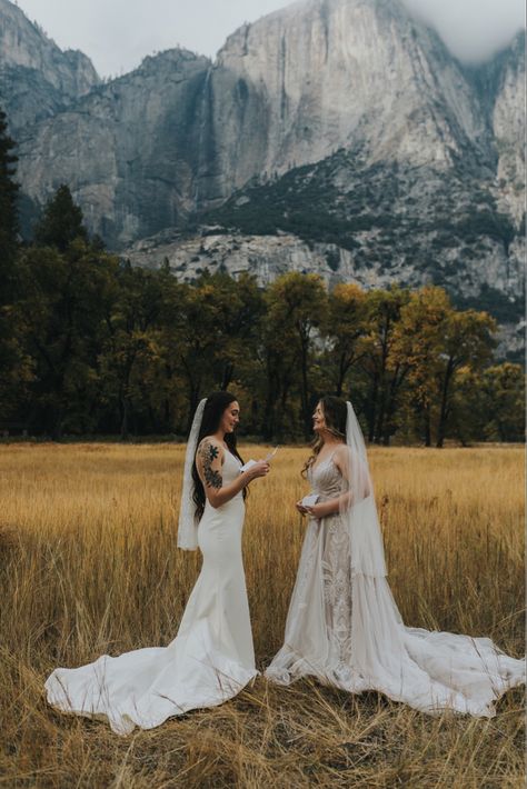 Lesbian Elopement Mountains, Lesbian Destination Wedding, Sapphic Elopement, Lesbian Mountain Wedding, Lesbian Elopement Photography, Wlw Elopement, Wlw Engagement, Wlw Wedding Aesthetic, Sapphic Wedding