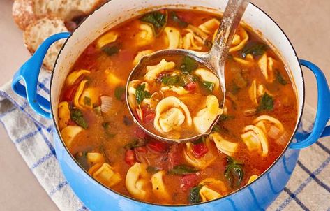 Potluck Meals, Spinach Tortellini Soup, Spinach Tortellini, Chicken Paprikash, Cooking Onions, Pot Food, Delicious Soups, Food Soup, Fall Soup