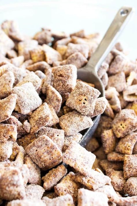 Churro Muddy Buddies, Churro Puppy Chow, Puppy Chow Recipe, Muddy Buddies Recipe, Banana Cream Pudding, Chocolate Dipping Sauce, Puppy Chow Recipes, Bite Size Snacks, Muddy Buddies