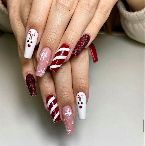 Winter Nails Trends, Nail Art Designs Halloween, December Nails Christmas, Navidad Pink, Pink Lion, Nail Art Noel, Disney Acrylic Nails, Aqua Nails, December Nails