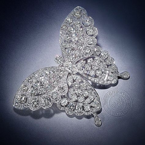 Mucevher Magazin on Instagram: “By @graff 🦋💎🦋💎🦋💎🦋💎🦋#highjewellery #diamonds #brooch #nice #highjewelry #diamondsaregirlsbestfriend #diamondsareagirlsbestfriend #mücevher…” Graff Jewelry, Graff Diamonds, Diamond Butterfly, Sterling Silver Wedding Band, Insect Jewelry, Diamond Brooch, Butterfly Jewelry, Butterfly Brooch, Animal Jewelry