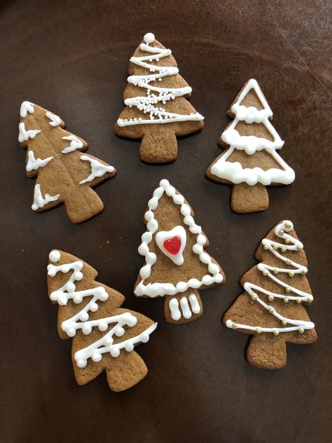 Tree Gingerbread Cookies, Gingerbread Tree, Gingerbread Tree Cookies, Aesthetic Gingerbread Cookies, Soft Gingerbread Men Cookies, Crispy Gingerbread Men Cookies, Tree Cookies, Gingerbread Man Cookies, Christmas Sugar Cookies