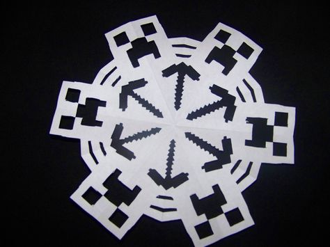 minecraft Snowflake Harry Potter Snowflakes, Minecraft Snowflake Pattern, Harry Potter Snowflake Template, Spooky Paper Snowflakes, Star Wars Snowflakes, Video Game Crafts, Paper Snowflakes Diy, Snowflake Cutouts, Snow Flakes Diy