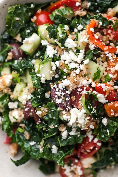 Kale Salad Recipes, Mediterranean Salad, Kale Recipes, Feta Salad, Roasted Red Pepper, Kale Salad, Mediterranean Diet Recipes, Salad Bar, Healthy Salad Recipes