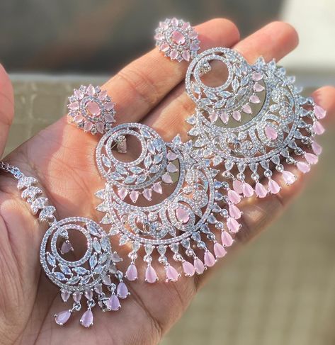 Silver Tikka, Hourglass Body Shape Fashion, Bridal Necklace Designs, Islamic Jewelry, Indian Bridal Jewelry Sets, Fancy Jewelry Necklace, Pretty Jewelry Necklaces, Fancy Jewellery Designs, Silver Polish