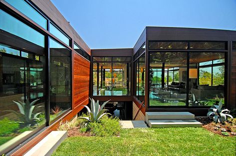 Amazon Invests in Start-Up Company to Deliver Prefabricated Homes,Plant PreFab Home. Image Courtesy of Plant PreFab Luxury Log Cabins, Multifamily Housing, Prefab Cabins, Prefabricated Houses, Green Architecture, Building Companies, Tiny House On Wheels, Prefab Homes, House On Wheels