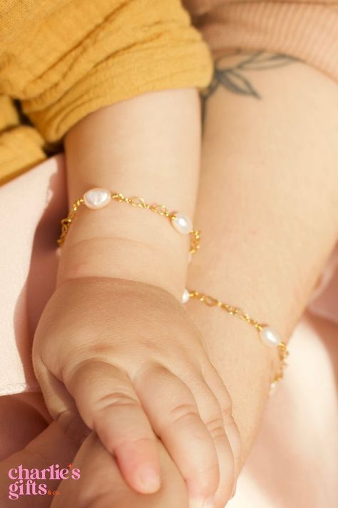 Best Baby Girl Gifts, Baby Bracelet Gold, Baby Jewelry Gold, Toddler Bracelet, Breastmilk Jewelry, Gold Bracelet Set, Gold Rings Simple, Moms Bracelet