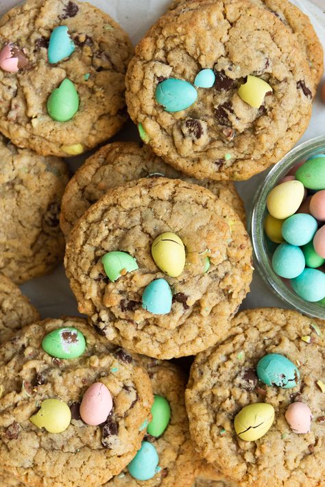 Mini Egg Monster Cookies, Mini Egg Oatmeal Cookies, Easter Oatmeal Cookies, Easter Mini Egg Cookies, Eggies Cookies Easter Eggs, Cadberry Egg Cookies, Mini Egg Cookies Recipe, Egg Oatmeal, Easy Easter Cookies