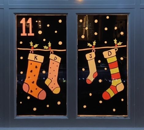 Easy Christmas Window Decorations, Christmas Advent Window Display, Advent Calendar Window Display, Window Advent Calendar Ideas, Christmas Advent Window Ideas, Advent Window Display, Christmas Advent Windows, Living Advent Calendar Window Ideas, Advent Windows Ideas