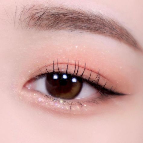 Make Up Wisuda Korean Look, Jelly Makeup Look, Cute Eyeshadow, Light Makeup Looks, Cute Eye Makeup, Korean Eye Makeup, Eye Makeup Pictures, Ethereal Makeup, Asian Eye Makeup