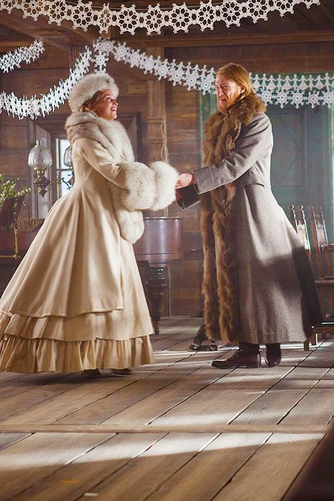 Anna Karenina [2012] Inspiration for Natalie's winter coat and hat. Anna Karenina Movie, Anna Karenina 2012, Anna Karenina, 19th Century Fashion, Costume Drama, Stage Costume, Movie Costumes, Historical Costume, Historical Dresses